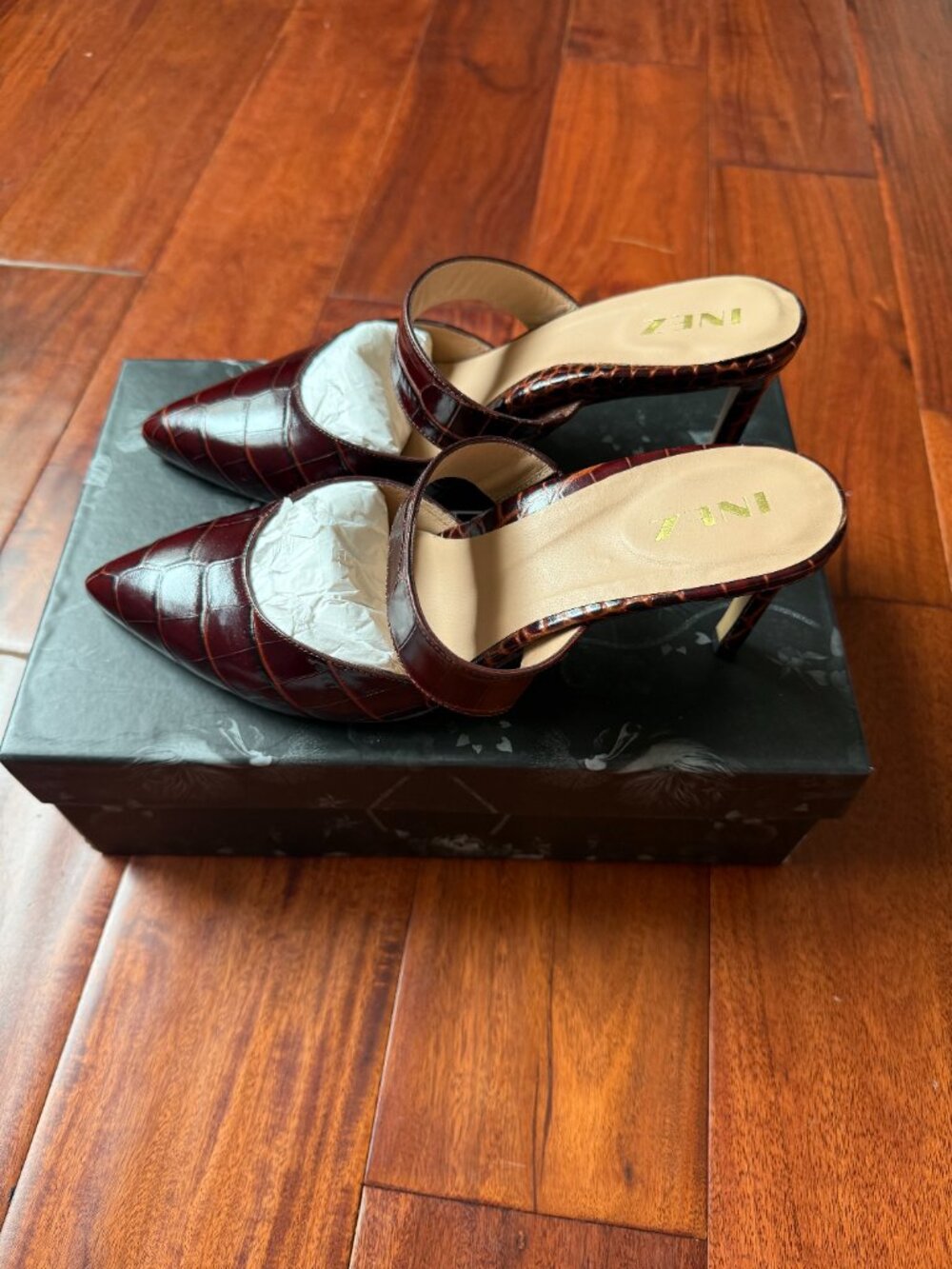 INEZ Mora Mule in Cocoa Croc, Size 8.5 Wide - Picture 7 of 13